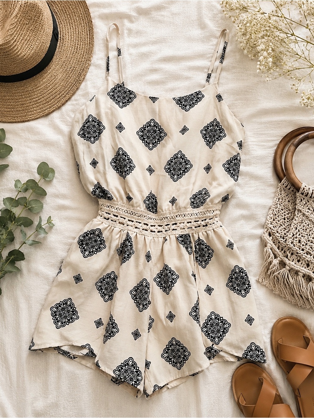 IRIS White & Navy Medallion Print Crochet Waist Romper Size Small
